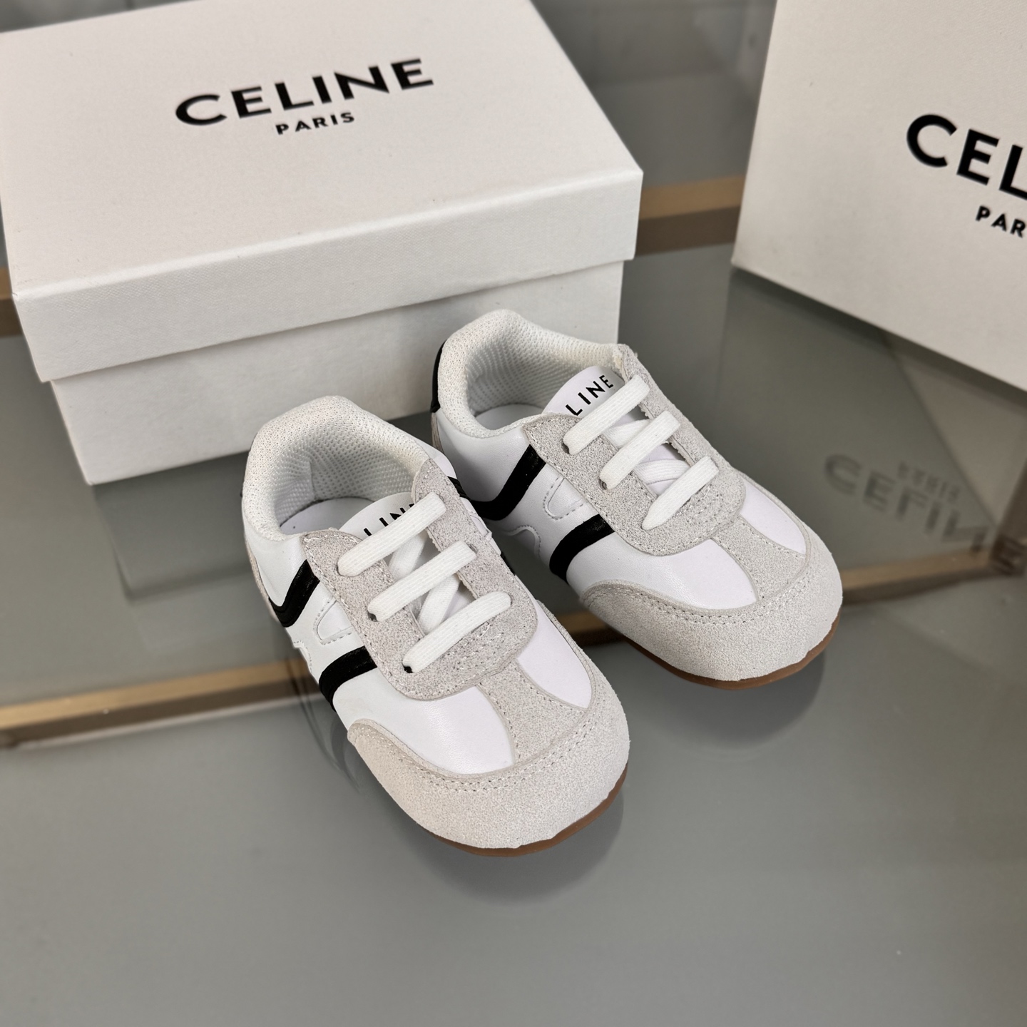 Children's shoes child